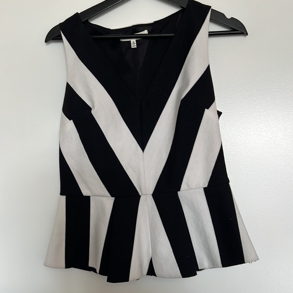 Robbi & Nikki peplum tank top - Picture 6 of 6